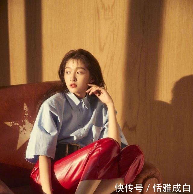 关晓彤拼接裙穿成娇嫩少女,跟184的金瀚同台,