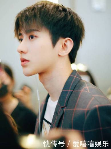 蔡徐坤缺席录制《奔跑吧》引热议,粉丝却只做