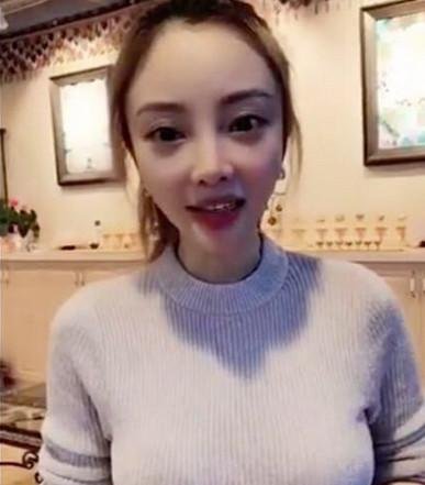 李小璐频繁现身抖音,手上婚戒抢镜,舅舅我们幸