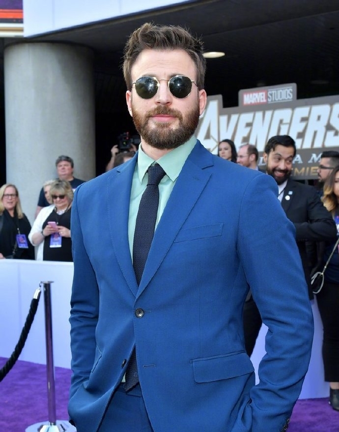 复联4全球首映礼红毯:美队钢铁侠齐亮相,寡姐