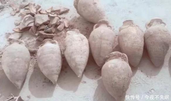 男子挖到白色泥罐,将泥罐敲碎后,里面的东西让 人兴奋!