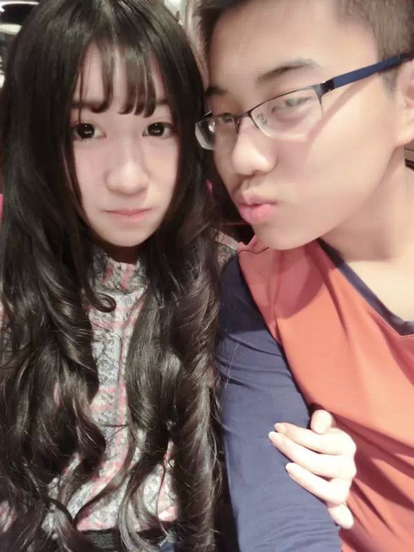 我今年17了,我和一个23岁的女生谈对象,她的闺