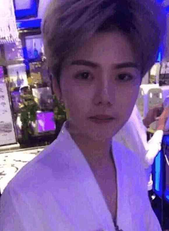 武汉晴川学院某位大学教师撞脸鹿晗,相似程度