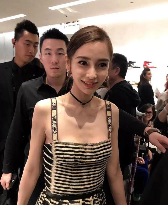 baby边工作边带孩子太累了吗都瘦出排骨胸了
