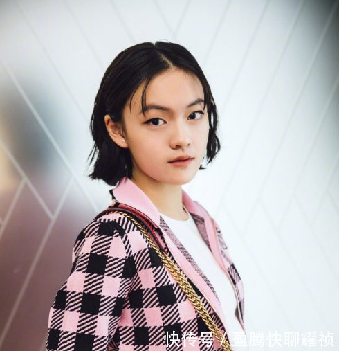 又一位00后艺人火了,与经纪公司翻脸,私自承接