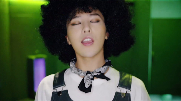 权志龙michigo一个造型像蓝波…不过好可爱啊