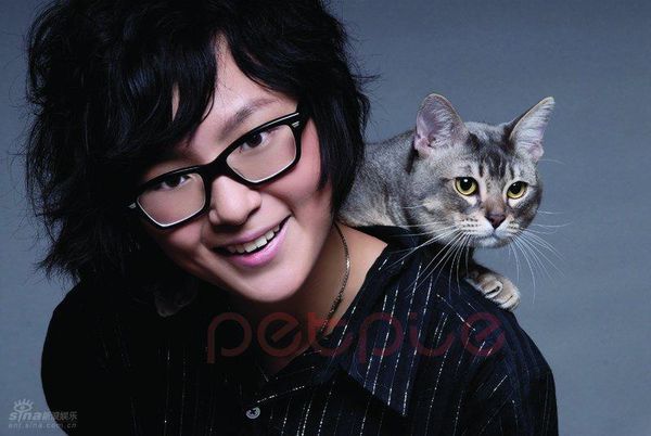 中国女明星与猫合影的照片_360问答
