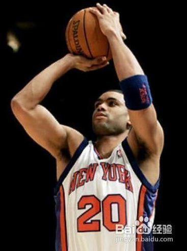 拿篮球投篮时手拿球的姿势谁能给发下截图_3