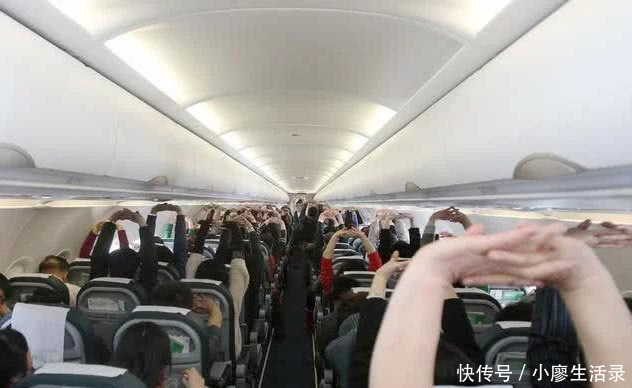 为什么坐飞机时空姐不停的给乘客送吃的？看完涨知识了