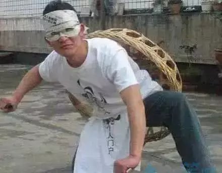 和老公恋爱那会儿,他老家的女同学来玩,估计是