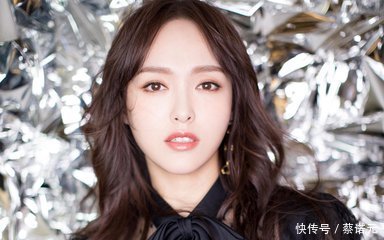 唐嫣怀孕了网友拍唐嫣机场视频,说其孕肚若隐