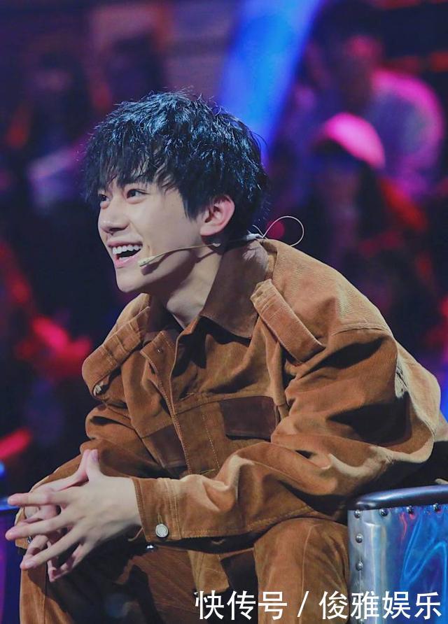 易烊千玺与韩宇battle超带感,卖萌吐舌诱人犯规