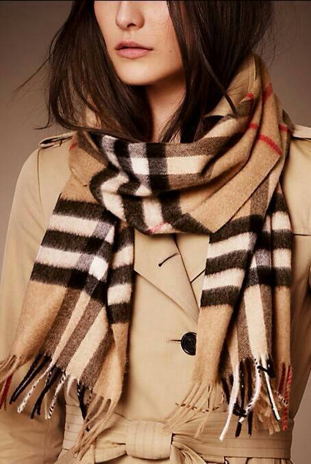 黑色立领短款羽绒服配什么围巾好看?_360问答