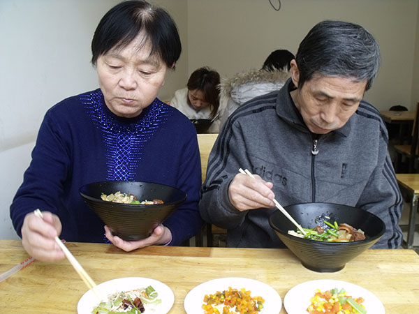 社区有了老年食堂 老人们吃上\＂暖心饭\＂