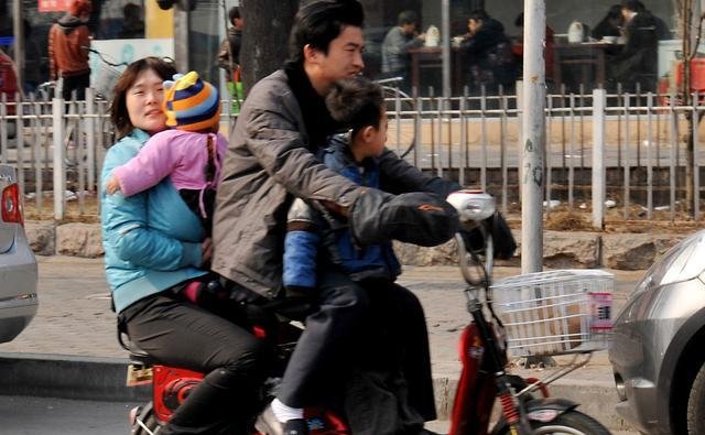 明天电动车新国标正式实施!想骑上路,5个新标