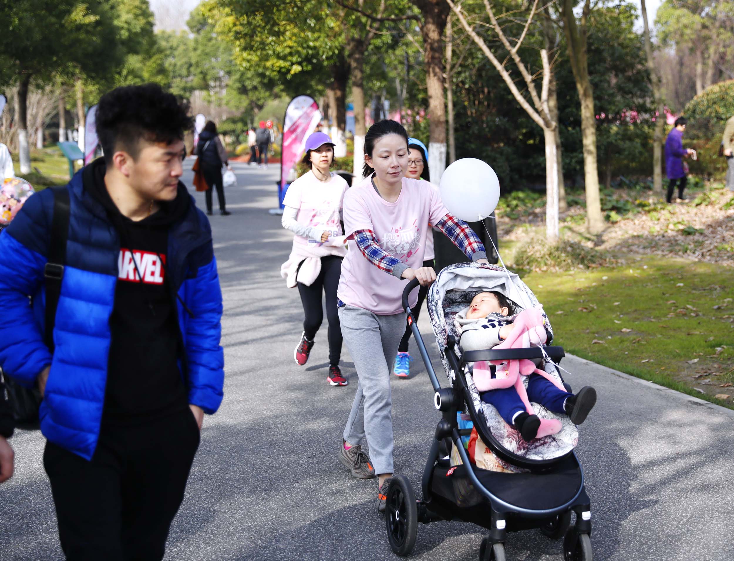 千人齐聚最美樱花跑 你的少女心还收得住吗?