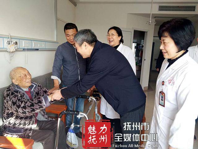 【网络媒体走转改】市卫计委走访慰问住院患者