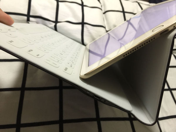 日本买的iPad Air2罗技蓝牙键盘开关打不开,键