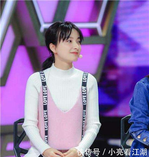 被吴昕惊艳到了,红色轻纱裙宛如仙女下凡,一转