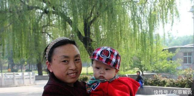 半岁儿子只吃奶奶做的辅食,疑惑的妈妈偷尝一