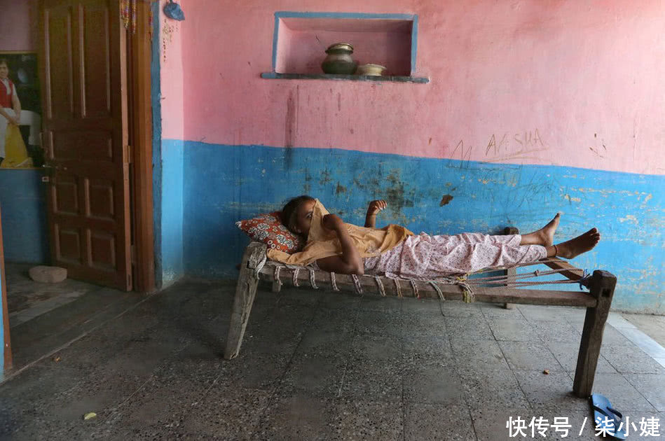 印度公路边悲惨的性工作者,她们都是家中的长女