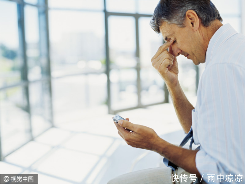 运营商出流量,低头族出眼睛,后果竟然是