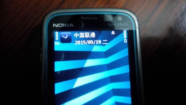 诺基亚5630在屏幕右上角出现了向上尖嘴的图