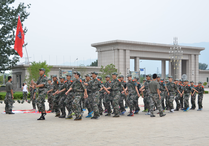 中国少年特种兵是一只团结友爱的队伍