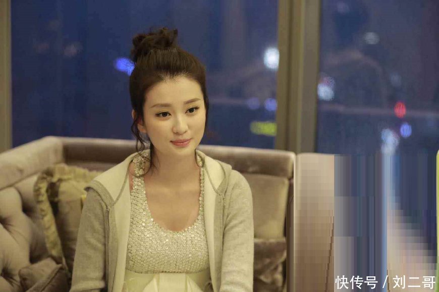 乔欣女神搭情趣照罕见曝光,深V长腿显睡衣,网世用品佳性感西服图片