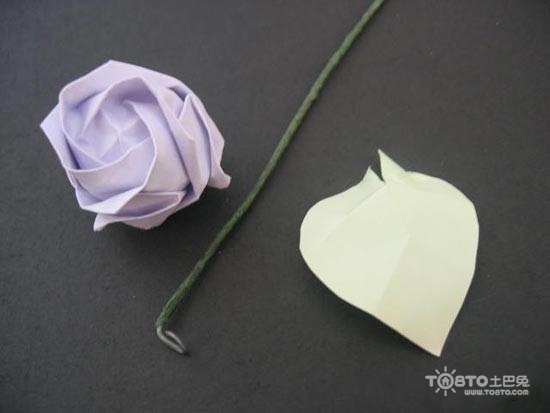 怎样用纸折玫瑰花_360问答