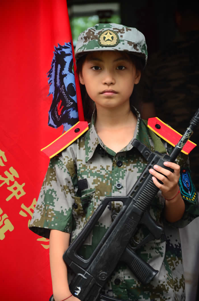 中国少年特种兵女兵更有风彩