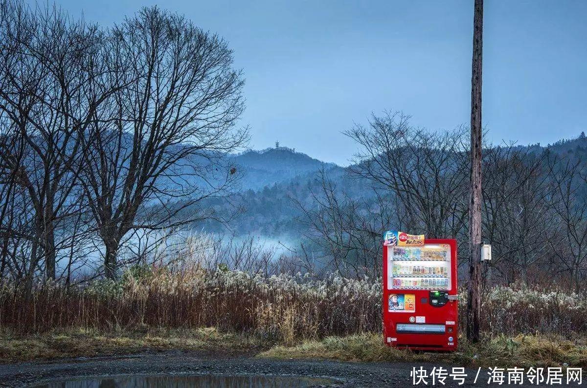 日本自动贩卖机被称为现代紧身的路边烽硅胶a紧身情趣内衣都市图片