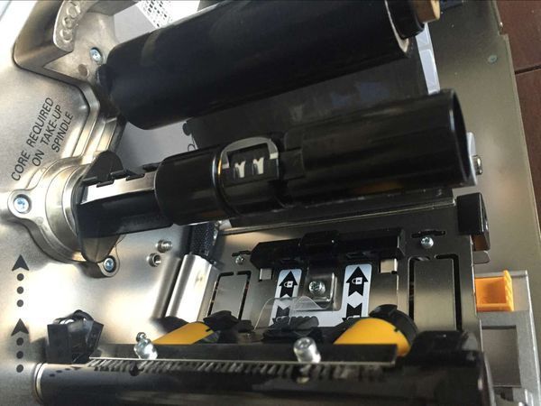 斑马ZT210-200dpi,条码打印机,色带怎么固定,也