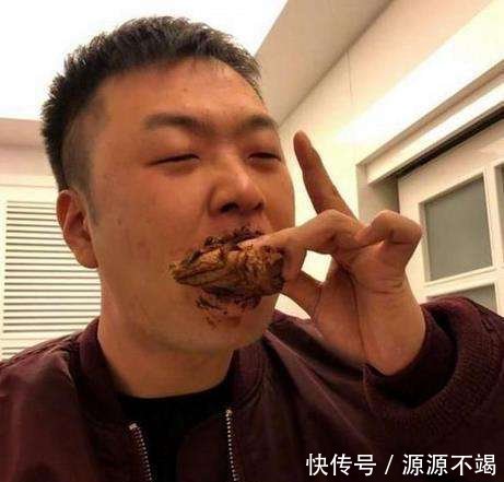 王思聪吃面包的表情火了,可同样吃面包,他的表