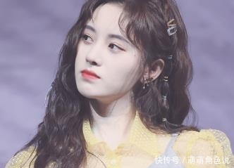 穿书文!她穿成炮灰女配,天仙美貌娇滴滴,撩上男