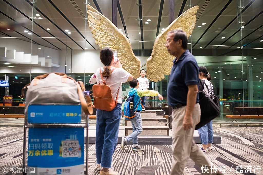 中国游客赴新加坡旅行 国内移动支付随处可见