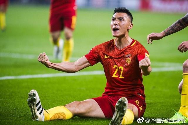 国足球员被骂热搜背后:三个典型案例揭示舆论高压下的困境与反思