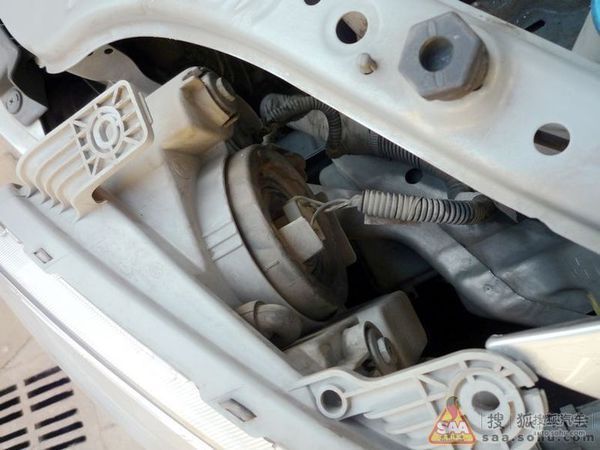 雪佛兰乐风大灯灯泡怎么更换_360问答