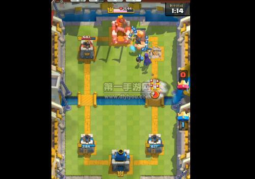 皇室战争人多力量大骷髅加胖子女巫解兵视频_