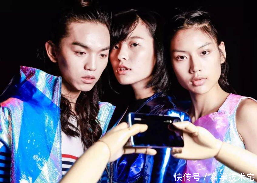 华为手机IP68防水只是噱头,掉进水里机器无法