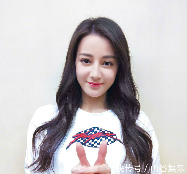 迪丽热巴不过情人节点中国赞送新春祝福,纤细