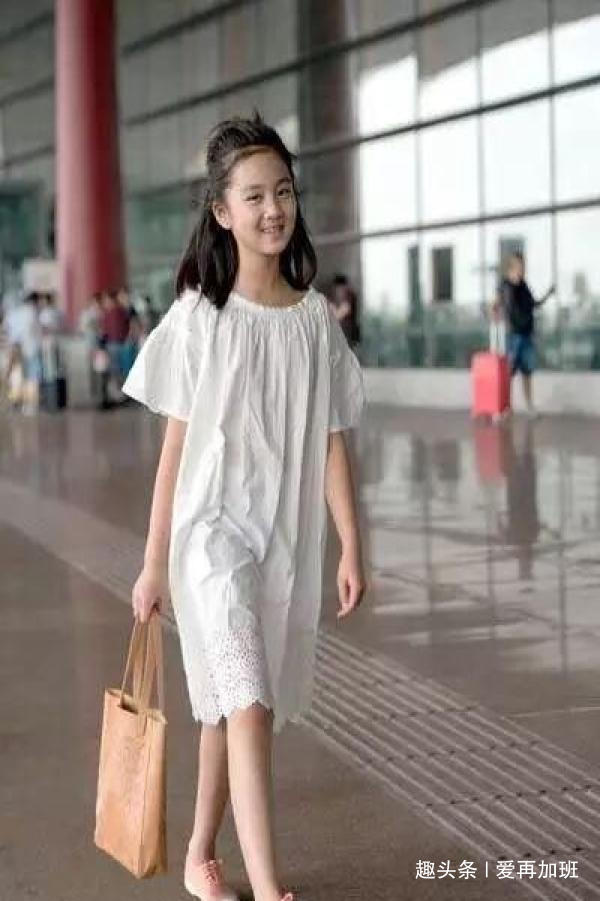 42岁赵薇怀上二胎,小腹已经有点藏不住了,林心