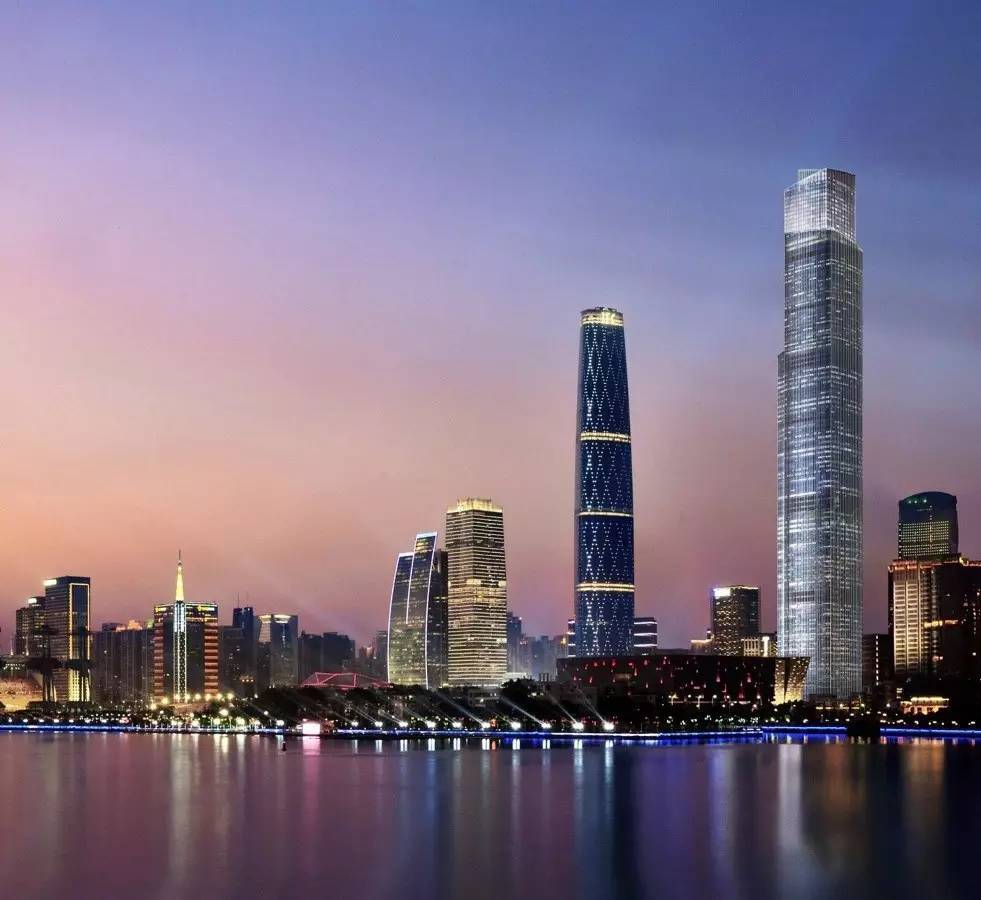 金融中心也被称为广州东塔,它的高度超过了原        广州西塔(430米)