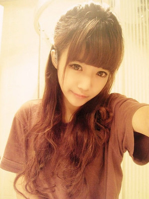 曾由美的<em>头发</em>是怎么弄的?