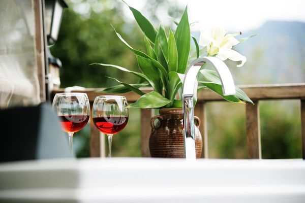 7月份想陪女朋友去云南旅游,预算不太高,想听