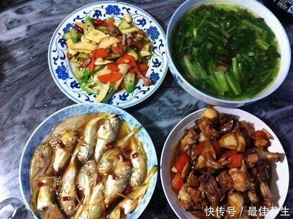 韩剧都是骗人的?韩国普通家庭一日三餐,这生活