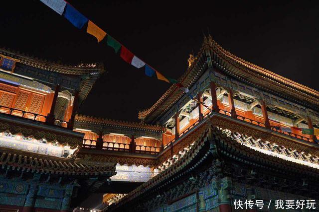 范冰冰到雍和宫烧香祈福,全身包裹严实