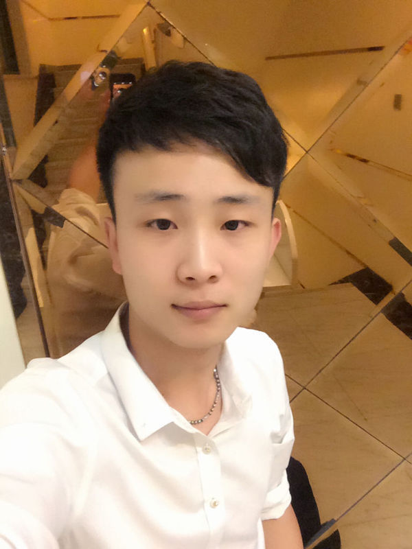 本人20岁男 皮肤偏白 身高175cm 请大神教教我