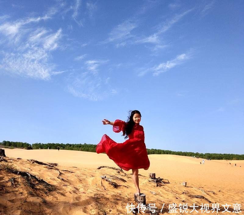 关晓彤鹿晗生日宴上甜蜜秀恩爱,深夜同返男方