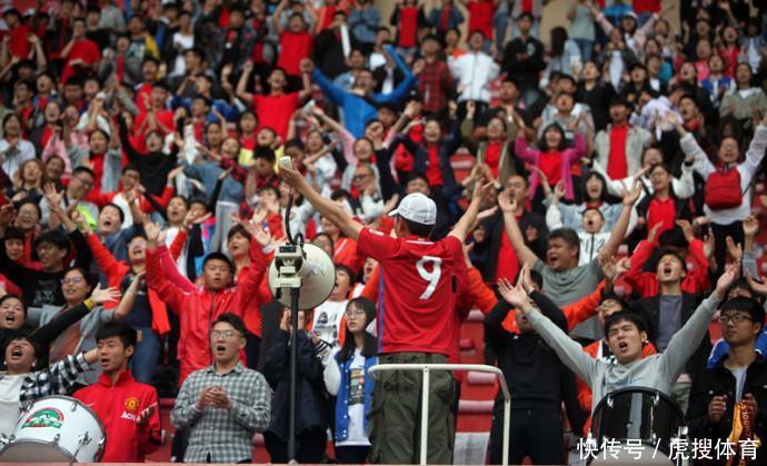 2万球迷+中超球场+现场直播!一场初中生足球比